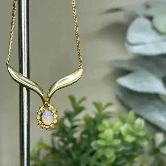 Vintage Gold Plated Opal Pendant Necklace - Picture 5 of 5